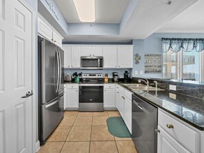 Studio (3 Bedrooms) | Interior