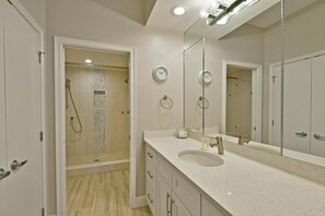 Studio (2 Bedrooms) | Interior