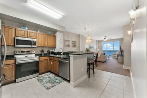 Studio (3 Bedrooms) | Interior - Sunrise Resort by BBG (Panama City Beach)