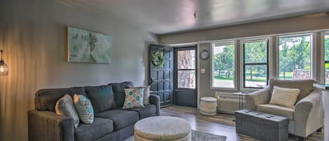 TV, fireplace