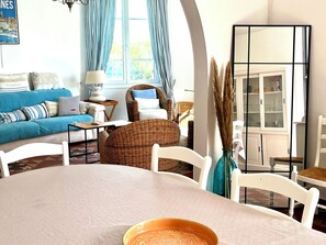 Smart TV, books - CANNES VILLA SWIMMING POOL, SEA VIEW,15 MN PALAIS DU FESTIVAL,1 MN BEACH ON FOOT (Cannes)