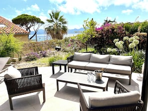 Terrace/patio - CANNES VILLA SWIMMING POOL, SEA VIEW,15 MN PALAIS DU FESTIVAL,1 MN BEACH ON FOOT (Cannes)