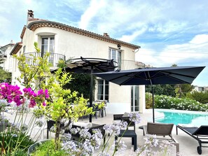 Outdoor pool, a heated pool - CANNES VILLA SWIMMING POOL, SEA VIEW,15 MN PALAIS DU FESTIVAL,1 MN BEACH ON FOOT (Cannes)