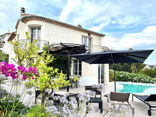 CANNES VILLA SWIMMING POOL, SEA VIEW,15 MN PALAIS DU FESTIVAL,1 MN BEACH ON FOOT
