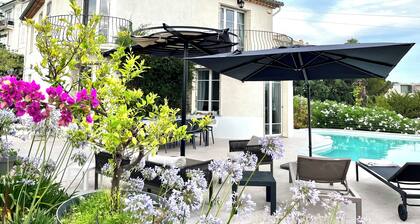 CANNES VILLA SWIMMING POOL, SEA VIEW,15 MN PALAIS DU FESTIVAL,1 MN BEACH ON FOOT