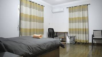 3 bedrooms, desk, iron/ironing board, free WiFi