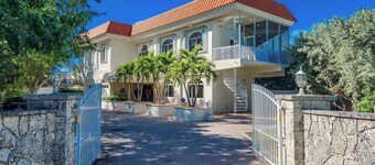 Vaca Cut Sunsets 5 bed 4 bath home with pool Gulf Views on Vaca Cut
