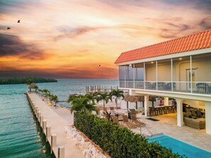 Pool - Vaca Cut Sunsets 5 bed 4 bath home with pool Gulf Views on Vaca Cut (Marathon)