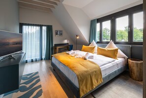 3 bedrooms, desk, WiFi