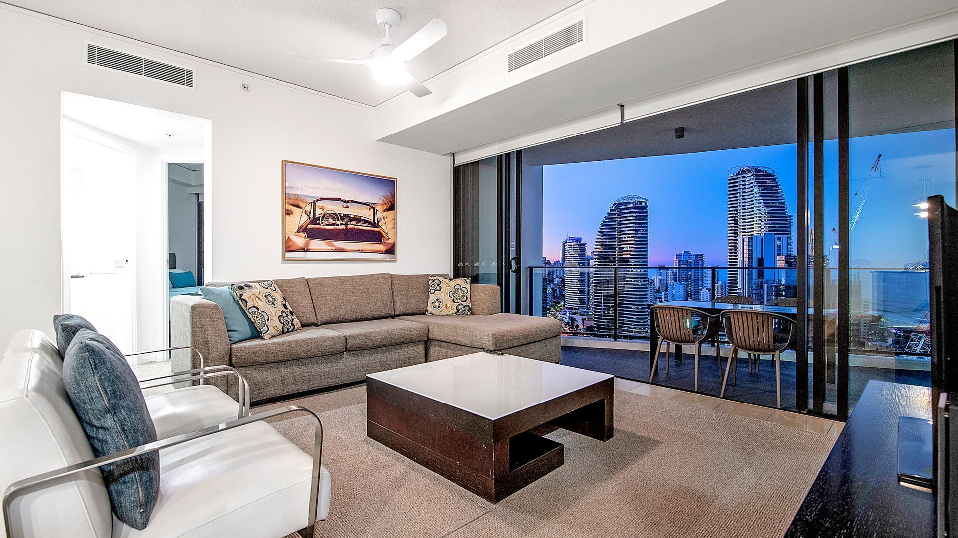 Beautiful High Floor 2 Bedroom Apartment