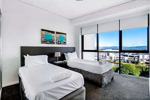 Room - 3BR Apartment Hinterland Views - Sierra Grand (Broadbeach)
