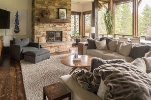 TV, fireplace - Book for Winter! Modern Mountain Home! Outdoor Fireplace, Near Ousel Falls Park! (Big Sky)