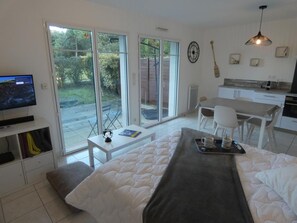 1 bedroom, WiFi - House in Notre-Dame-de-Monts with pool, wifi, and parking, 4 people (Notre-Dame-de-Monts)