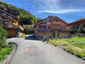 Exterior - New 8 Pax Apartment, Parking, Near Slopes (Les Belleville)