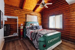 9 habitaciones, tabla de planchar con plancha y cuna de viaje
