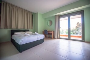 2 bedrooms, desk, travel cot, free WiFi