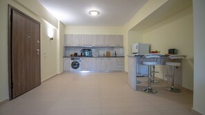 Fridge, stovetop, coffee/tea maker, electric kettle