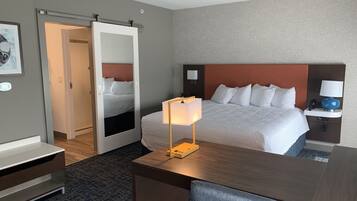 Studio, 1 King Bed, Refrigerator & Microwave (Wet bar) | Iron/ironing board