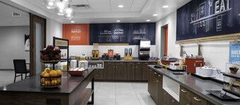 北奧斯汀雪松公園希爾頓歡朋套房飯店