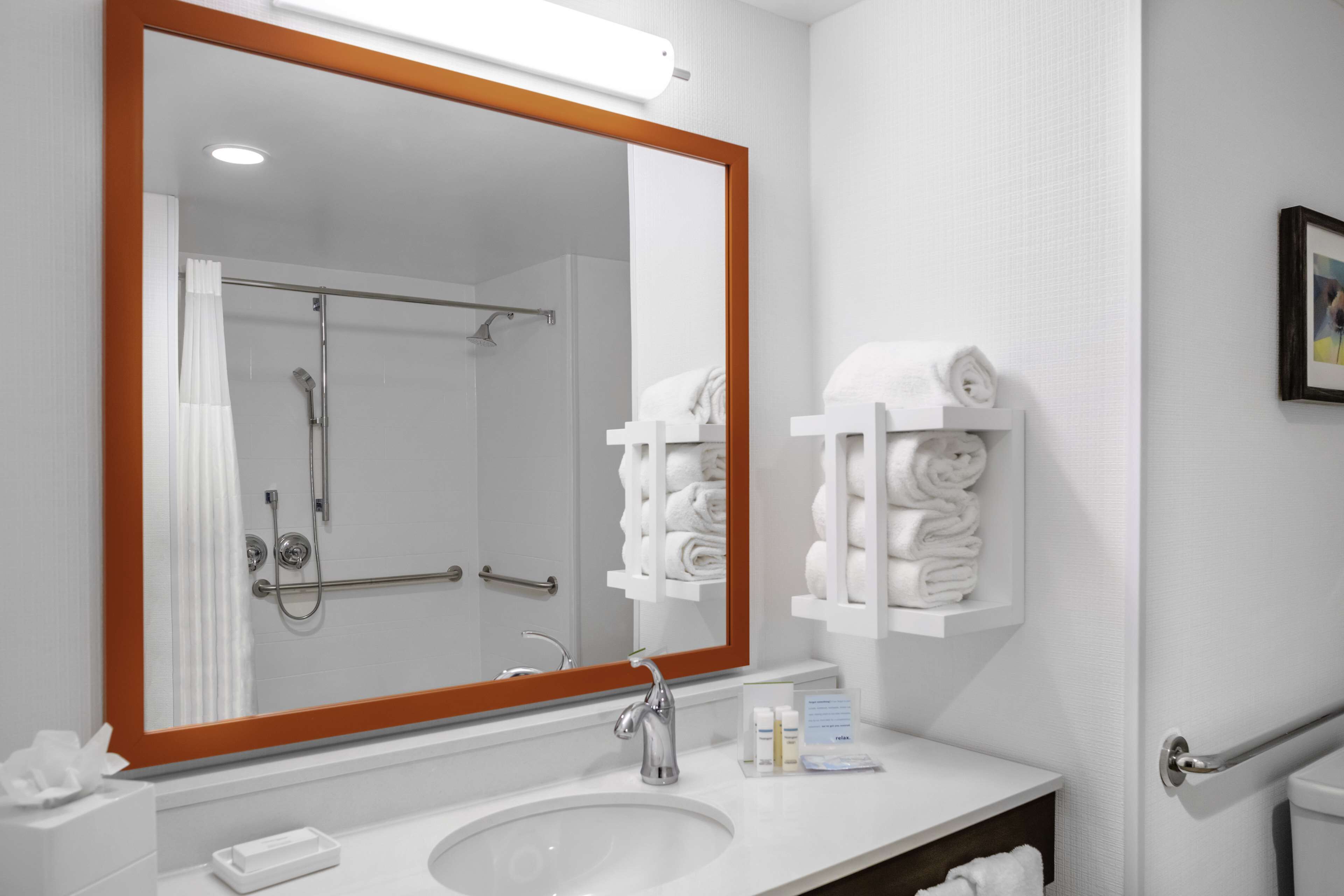 studio, 1 king bed, refrigerator & microwave (wet bar) | bathroom | free toiletries