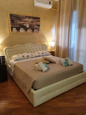 1 habitación, tabla de planchar con plancha, wifi gratis y ropa de cama 