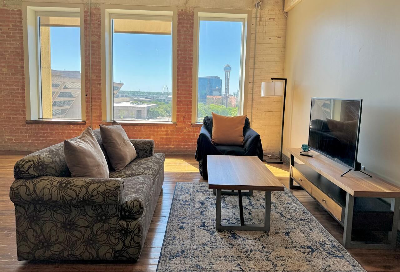 2 BR | 2 Bath | Downtown | Free Valet Parking | 7
