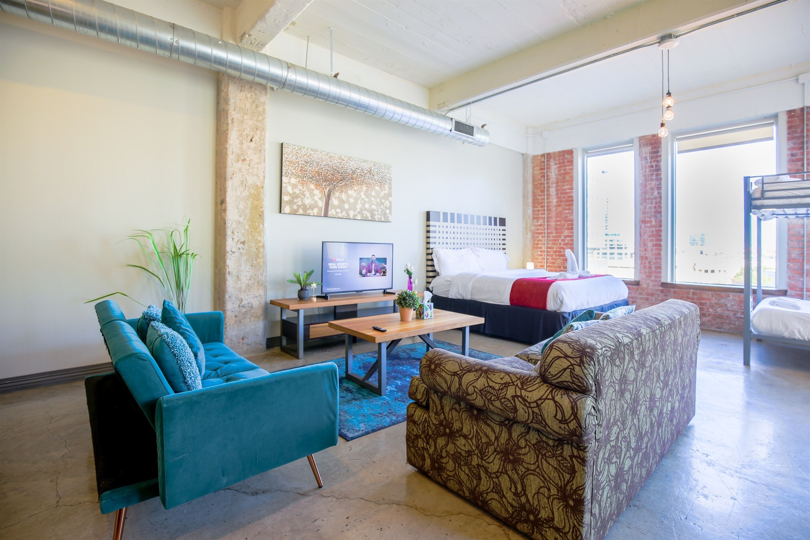 2 habitaciones, tabla de planchar con plancha y cuna de viaje 