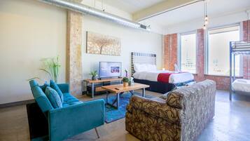 2 habitaciones, tabla de planchar con plancha y cuna de viaje