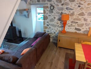 TV - Quiet house (OSSE EN ASPE)