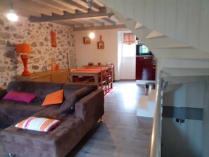 TV - Quiet house (OSSE EN ASPE)