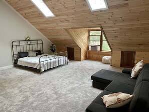 3 bedrooms, travel crib, WiFi, bed sheets