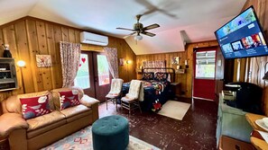 2 bedrooms, desk, free WiFi, bed sheets - Peaceful Cabin:  Vintage Stove, Hot Tub, Walk To Town!!! (Idyllwild)