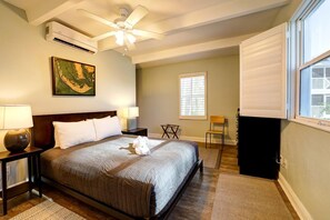 1 bedroom, iron/ironing board, free WiFi, bed sheets - Charming 1brm, 1 and a half bath, Beachside condo! (Sanibel)