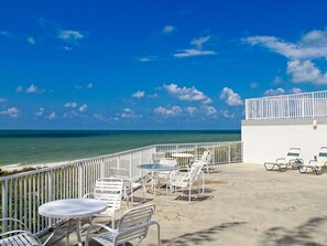 Outdoor dining - Charming 1brm, 1 and a half bath, Beachside condo! (Sanibel)