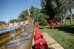 Outdoor dining - Ideal for large families & groups, private, countryside & lots of activities (Coulx)