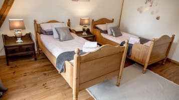 6 bedrooms, iron/ironing board, travel cot, free WiFi