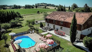 Outdoor pool - Ideal for large families & groups, private, countryside & lots of activities (Coulx)