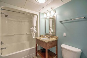 Bathtub, towels - Ocean Front Views! Camelot Resort 1011 (Myrtle Beach)