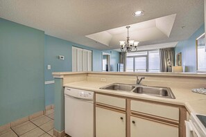 Fridge, microwave, oven, stovetop - Ocean Front Views! Camelot Resort 1011 (Myrtle Beach)