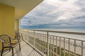 Property grounds - Ocean Front Views! Camelot Resort 1011 (Myrtle Beach)