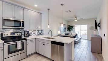 Condo, 1 Bedroom | Private kitchen | Fridge, oven, stovetop, coffee/tea maker
