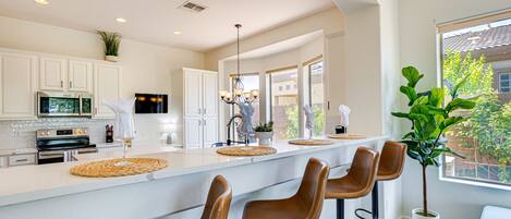 Ferienhaus, 3 Schlafzimmer | Eigene Küche | Kühlschrank, Ofen, Herdplatte, Wasserkocher mit Kaffee-/Teezubehör