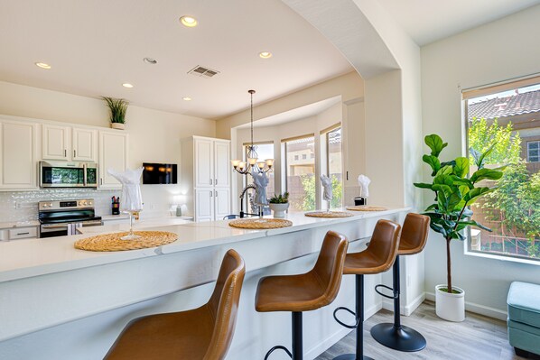 House, 3 Bedrooms | Private kitchen | Fridge, oven, stovetop, coffee/tea maker