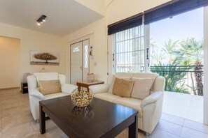 4 bedrooms, WiFi - Villa Amorosa in Neo Chorio (Neo Chorio)