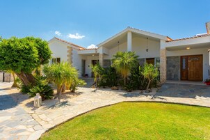 Villa | 4 bedrooms, WiFi