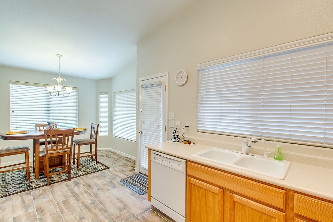 House, 2 Bedrooms | Private kitchen | Fridge, oven, stovetop, coffee/tea maker