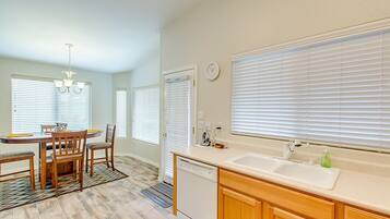 House, 2 Bedrooms | Private kitchen | Fridge, oven, stovetop, coffee/tea maker