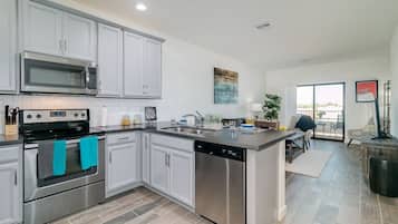 Condo, 1 Bedroom | Private kitchen | Fridge, oven, stovetop, coffee/tea maker