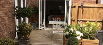 Entire Stylish Garden Apartment 2 double ensuite bedrooms sleeps 4 Pet friendly 