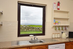 Refrigerador, microondas, horno y lavavajillas 